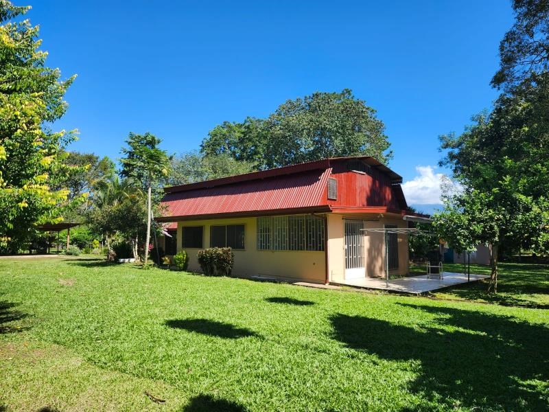 1.5 hectare property with large home on outskirts of San Isidro, Perez Zeledon.